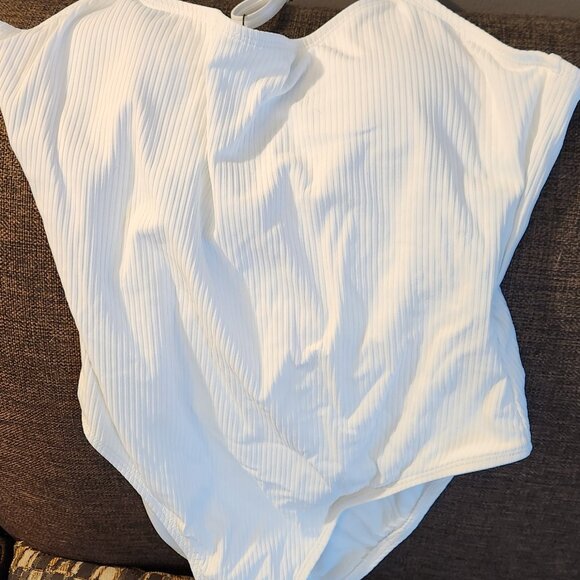 Ladies one piece bathing suit - Picture 3 of 3